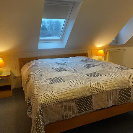 Cafe Gaubenhaus 公寓 *