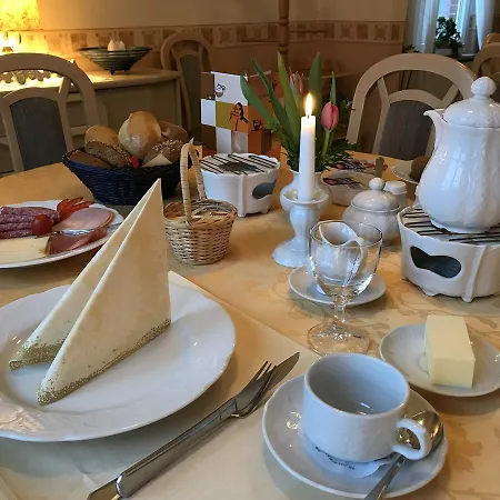 Cafe Gaubenhaus شقة
